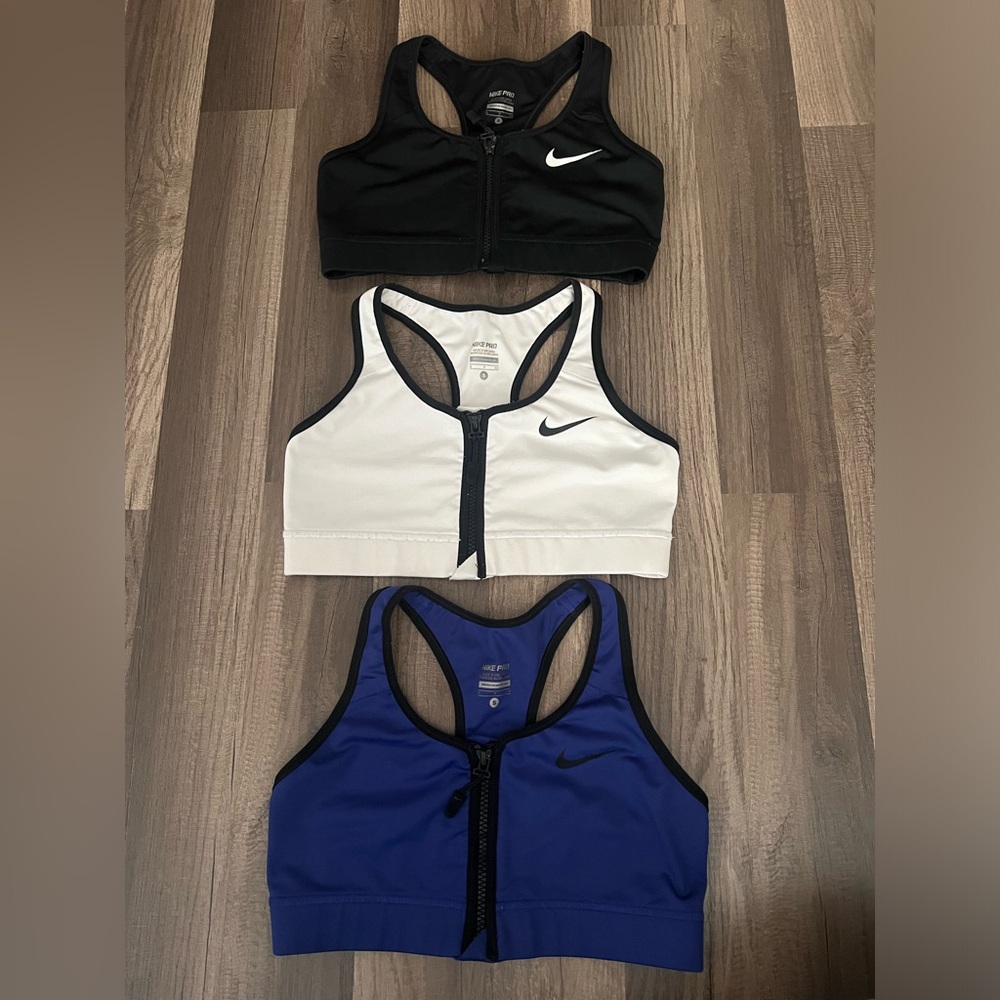 Nike sports bra lot